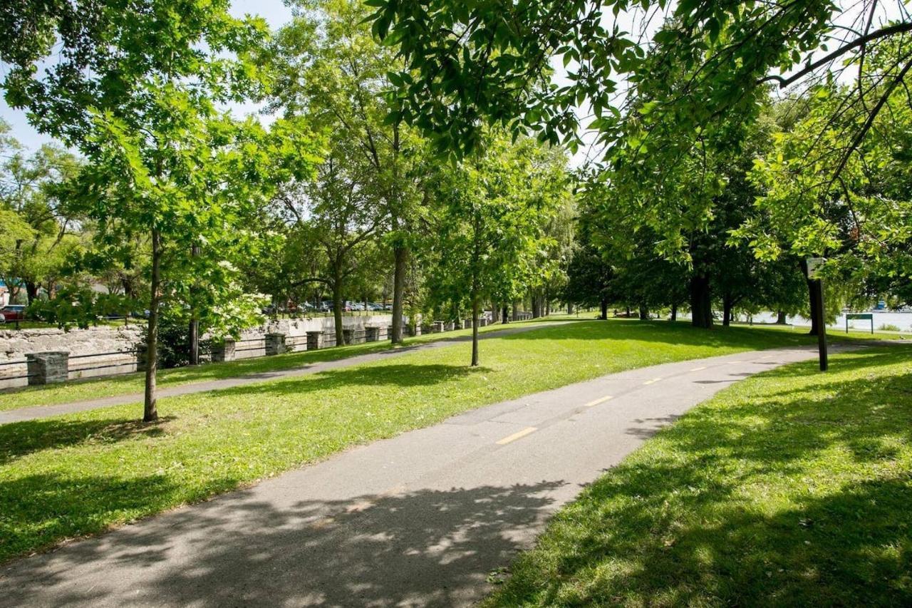 Free Parking In Beautiful Lachine Montréal Dış mekan fotoğraf